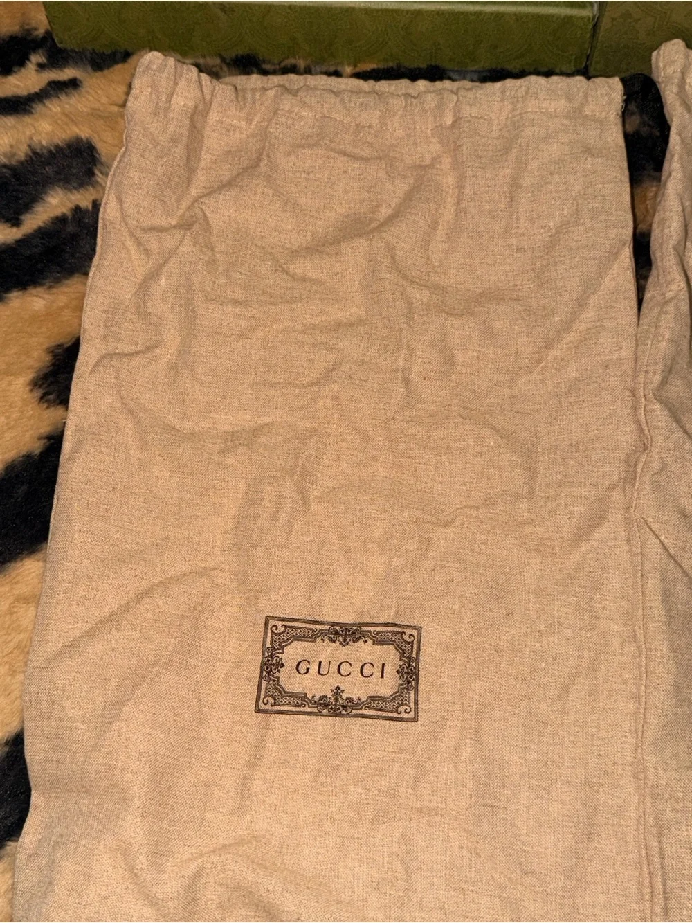 Gucci Beige Dust Bags & Gucci box size 7us